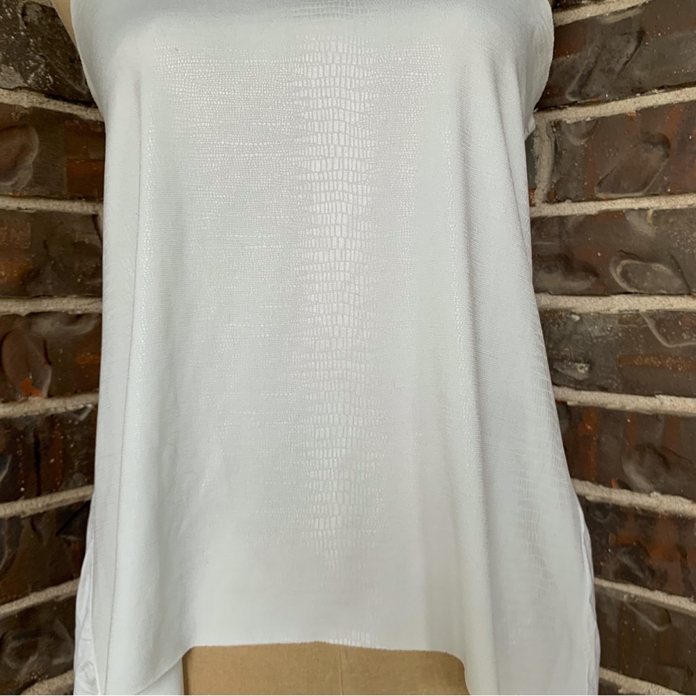 White Tank Snakeskin Texture Sleeveless - Medium - Picture 4 of 7